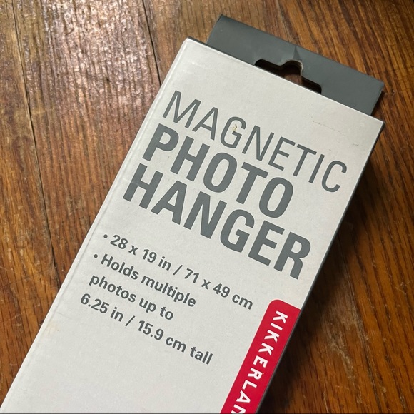 Kikkerland Magnetic Photo Hanging Shelf - Picture 3 of 4